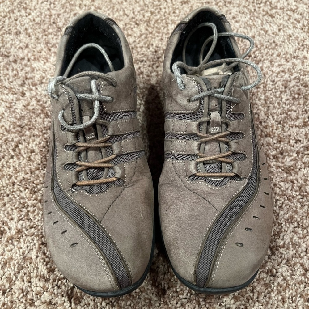Clarks women’s wave olive nubuck Sneakers